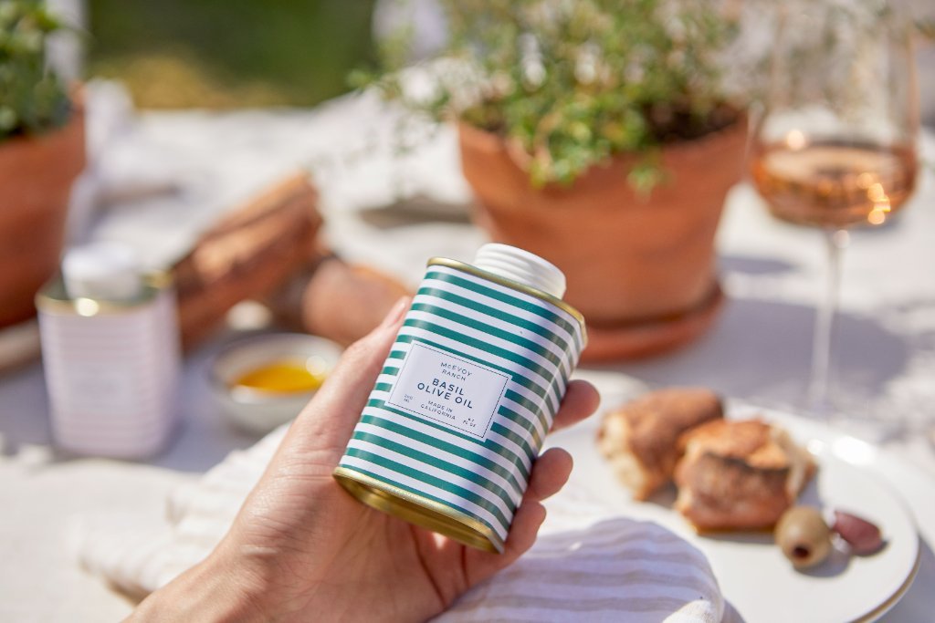Olive Oil Tins vs. Bottles: Why the Right Container Makes Olive Oil Easier to Use Every Day
