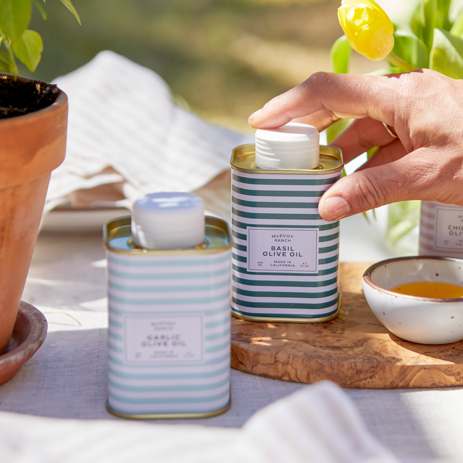 Best Container for Olive Oil: Tin, Glass, Ceramic, or Dispenser?